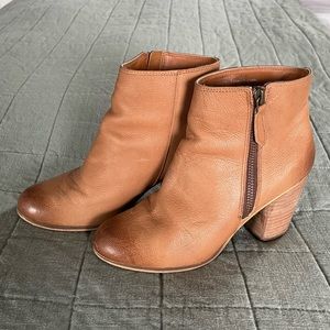 BP Trolley Cognac Burnished Leather Size W5.5